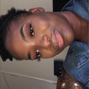 Meet your Posher, Mia